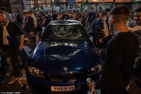30898394-8535041-At_least_two_cars_were_damaged_including_this_2009_BMW_outside_E-a-43_1595087...jpg 30898394-8535041-At_least_two_cars_were_damaged_including_this_2009_BMW_outside_E-a-43_1595087...jpg