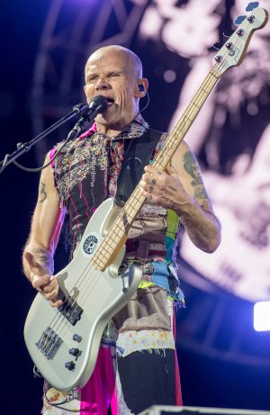 2016_Red_Hot_Chili_Peppers_-_Michael_Flea_Balzary_(cropped).jpg