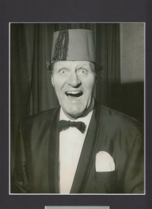 Tommy-Cooper-Just-Like-That-Vintage-Authentic-Signed-Autograph-Display-U.A.C.C-4.jpg