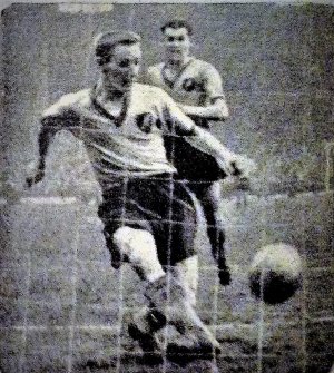 1958-59 March 28 6thR H V Norwich City D 1-1 HT1-0 Russell (7).jpg