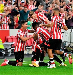 Brentford FC 14 Aug 2021 V Arsenal w2-0  proper striped kit even sox are right (2).jpg