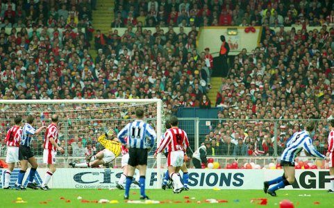 595d1e93b1400_WaddleFreekick.jpg.53cf65a7c25b0eb7531bf2eef9c839b5.jpg