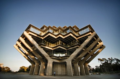 The-Brutal-Wonders-Of-The-Architecture-World-GQ-Style-Fall-2018_07.jpg