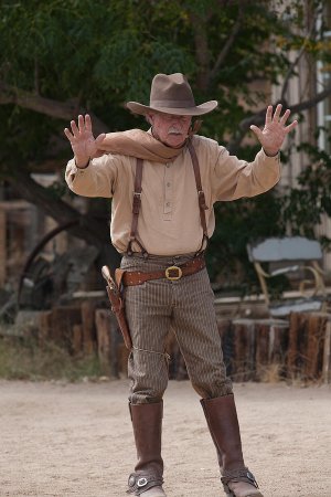 hold-up-dennis-hofelich.jpg