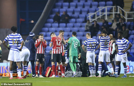 Sheffield United's John Fleck rushed to hospital in ambulance.png