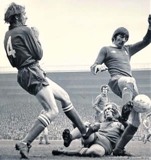 1974-75 March 15 A V Liverpool D  0-0-ALL BLUE KIT- players L to R Field Smith Eddy TC behind .jpg