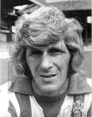 1976-77 Alan Woodward hair grey old 73-75 shirt Umbro logo missing wearing Admiral 76-77.jpg
