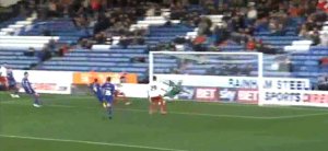 Oldham missed chance4.jpg