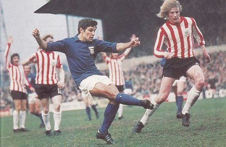 29th August 1972_ Ipswich Town playmaker Colin Viljoen catches the Sheffield United defenders...jpeg