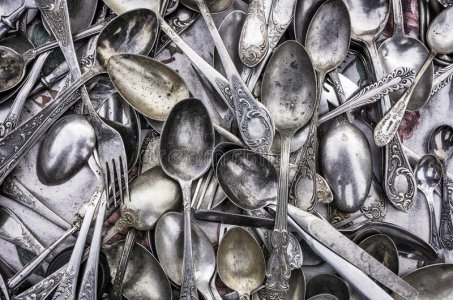 old-cutlery-dirty-market-48223280.jpg