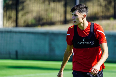 Anel Ahmedhodzic on Sheffield United, being a Football Manager wonderkid and 'loving a tackle'...png