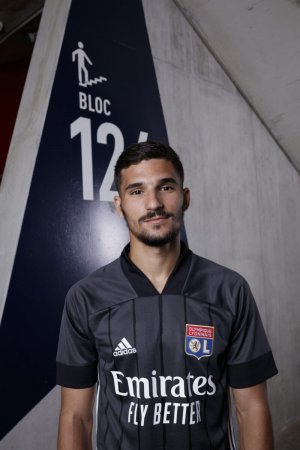 AOUAR-800x1200.jpg