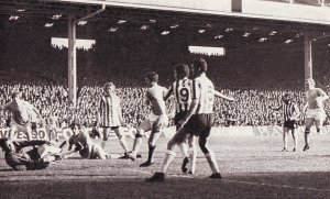 sheff-utd-home-1971-72-doyle-city-1st-goal.jpg