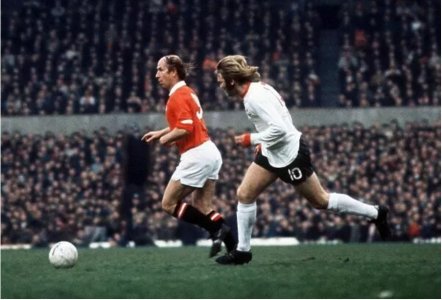 1972-73 April 23 A V Man Utd W 1-2 HT 1-1 Dearden Eddy - Charlton's last game.jpg