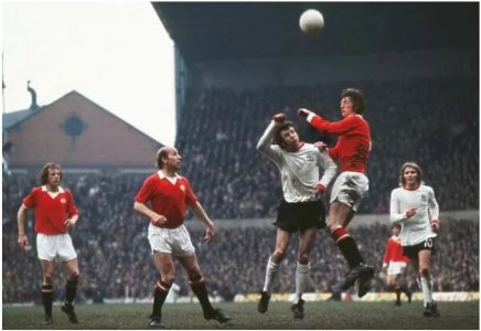 1972-73 April 23 A V Man Utd W 1-2 HT1-1 Dearden Eddy - Charlton's last game.,.jpg