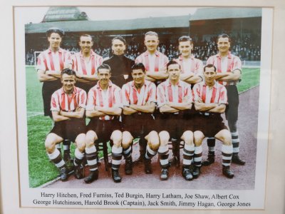 1950-51 Aug 19 H V Blackburn Rovers L 0-3 HT0-1.jpg