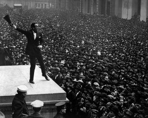 Douglas_Fairbanks_at_third_Liberty_Loan_rally_HD-SN-99-02174.JPEG Douglas_Fairbanks_at_third_Liberty_Loan_rally_HD-SN-99-02174.JPEG