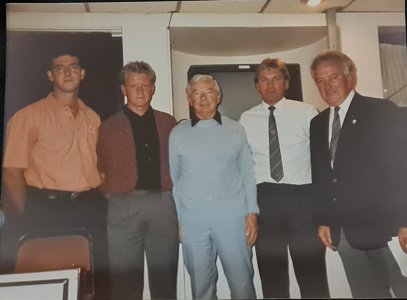 1989 Aug 5 Quiz night 't Lane, Bob Jackson of BBC Radio Sheffield R , quiz master, team LtoR S...jpg