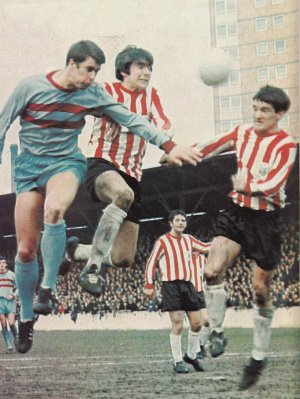 1967-68 March 9 FAC 5thR A V WHU W2-1 Cliffe-2 LtoR Hurst Munks Mallender Carlin.jpg