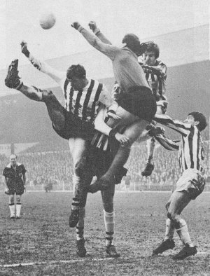 1967-68 Feb 10 H V WBA D 1-1 HT0-1 Addison-photo Addison L Carlin R.jpg