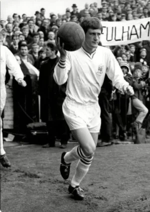 1966-67 Feb 18 4thR FAC A V Fulham D1-1 HT0-0 Jones. Photo Len Badger.webp