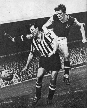 1955-56 Dec 3 H V Aston Villa D 2-2HT0-1 Wragg Howitt, Pace and Sewell for Villa Jackie Sewel...webp