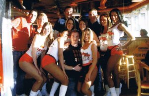 hooters2.jpg