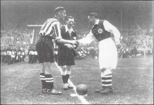 1936finalkickoff.jpg 1936finalkickoff.jpg