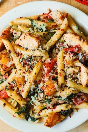 Chicken and Bacon Pasta with Spinach and Tomatoes in Garlic Cream Sauce (1).webp