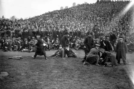 Saints25crowd.webp