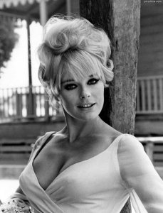 elke-sommer.jpg