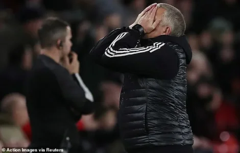 21906374-7763955-Wilder_reacts_during_Sheffield_Utd_s_disappointing_2_0_defeat_ag-m-75_157563...webp
