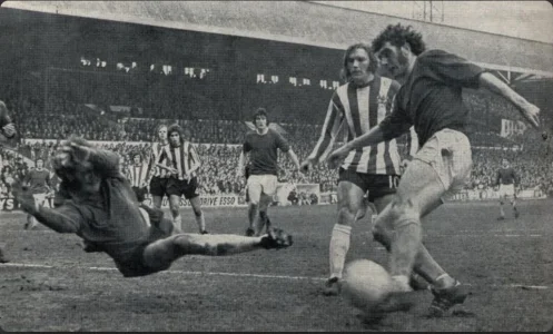 1971-72 March 18 H V Everton D 1-1 HT0-1 Woodward p.webp