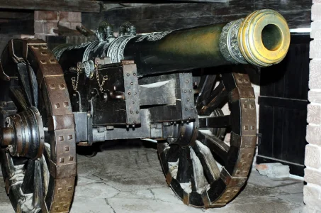 Cannon,_Château_du_Haut-Koenigsbourg,_France.webp