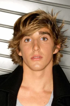 emo-hair-men-skater-cut-shaggy-medium-683x1024.webp
