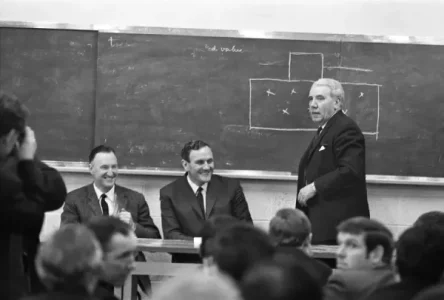 football-association-teach-in-leeds-university-sheffield-united-manager-john-21612832.jpg.webp