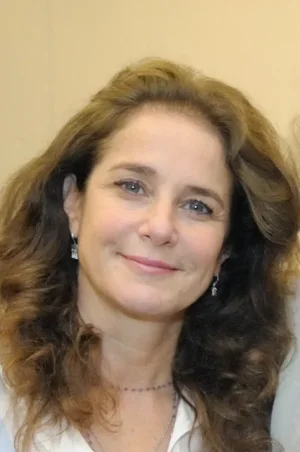 Debra_Winger_APP4_-_NIH_Aug_2011_(6092772575)_(cropped).webp