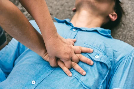 how-to-perform-cpr-on-adults-853239428.webp