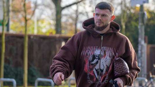 oliver-burke-bei-ankunft-zum-werder-training-archivbild-der-27-jaehrige-ist-grosser-fashion-fan.webp