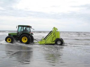 beach-cleaner-in-water.jpg