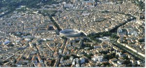 Nîmes,_Centre_ville.jpg Nîmes,_Centre_ville.jpg