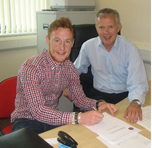 SQuinn Signs Up For 3.jpg