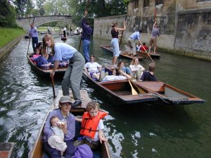 Dscn4633-punt-crowds_800x600.jpg