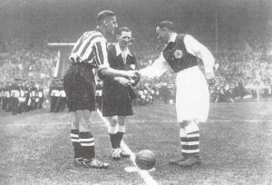 1936finalkickoff.jpg