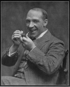1200px-Harry_Lauder_001.jpg