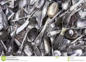 old-cutlery-dirty-market-48223295.jpg