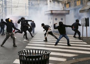 italy riots.jpg