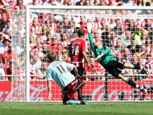 Wade_Elliott's_2009_Championship_play-off_Final_Goal.jpg