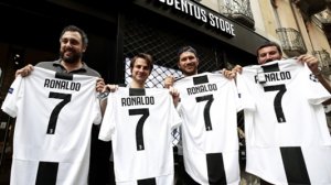 cristiano-ronaldo-juventus-shirts_12zk8gfy3beq315gp8v55n81xc.jpg
