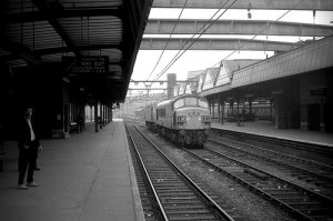 sheffield victoria station the year before closure 1969.jpg